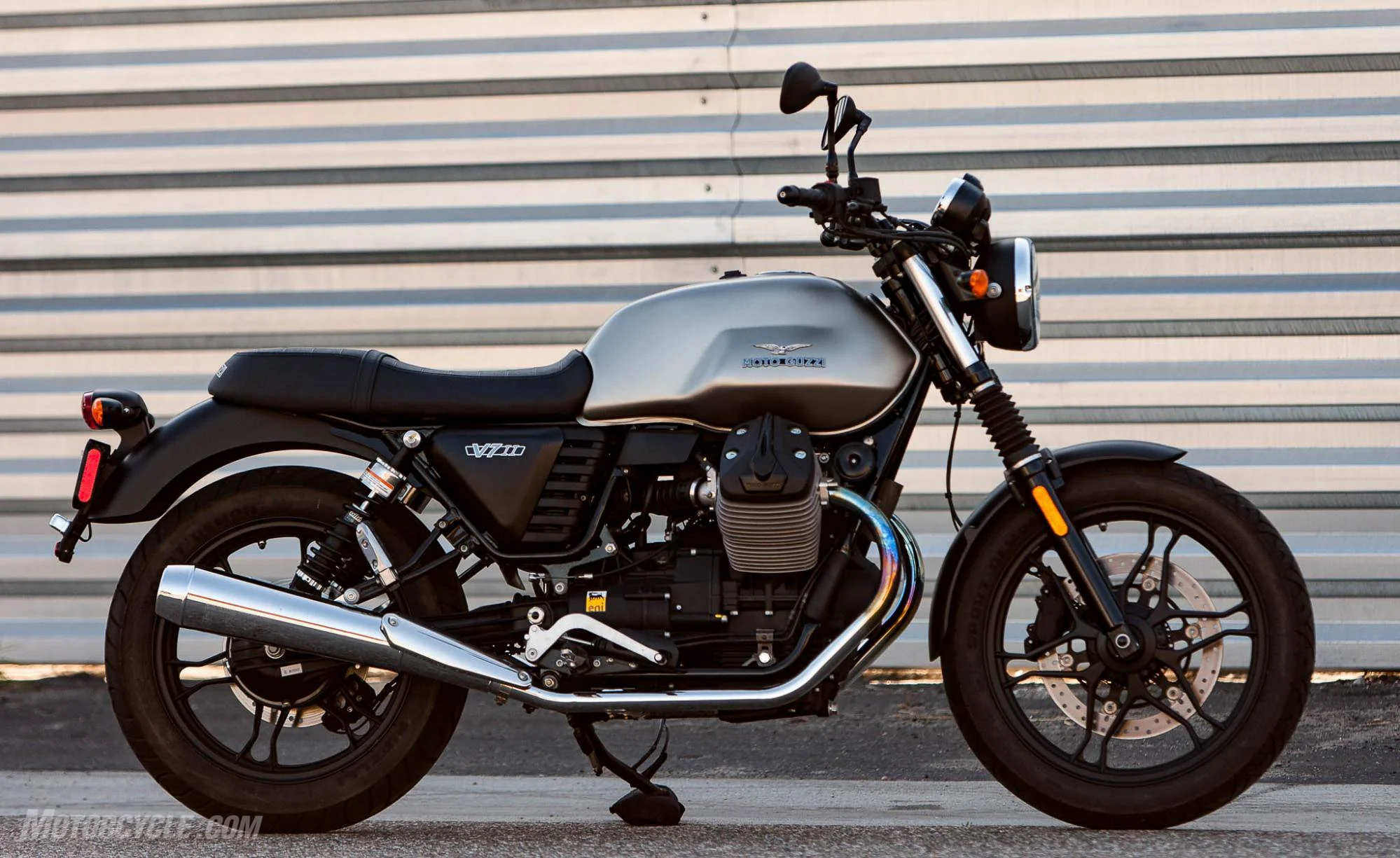 2016 Moto Guzzi V7 II Stone ABS