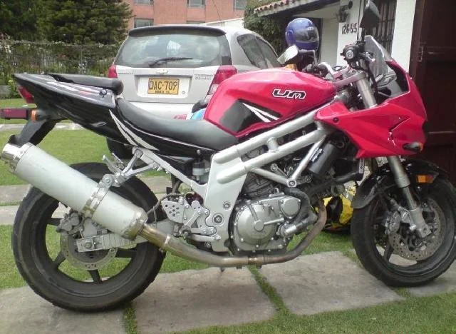 2006 UM V2S 650