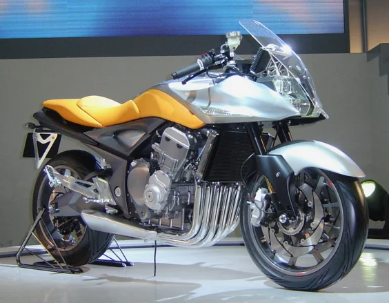 2006 Suzuki Stratosphere