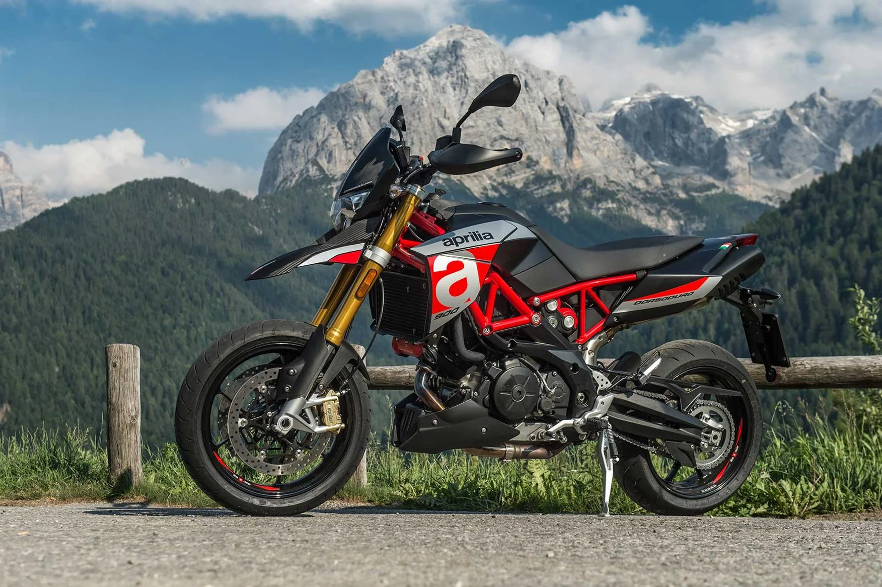 2017 Aprilia Dorsoduro 900