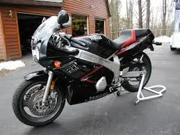 1989 Yamaha FZR 600 (reduced effect #2)