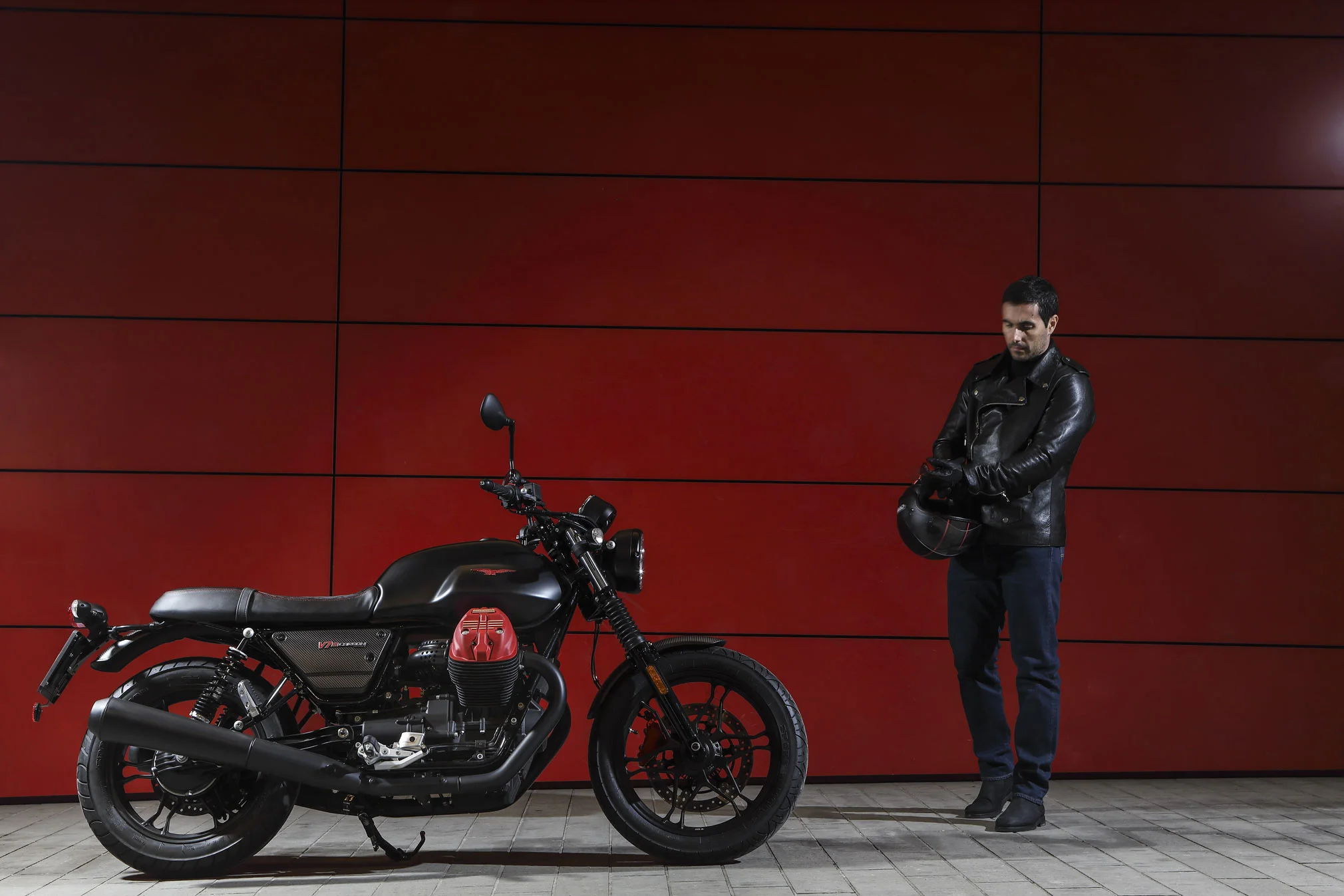 2020 Moto Guzzi V7 III Carbon