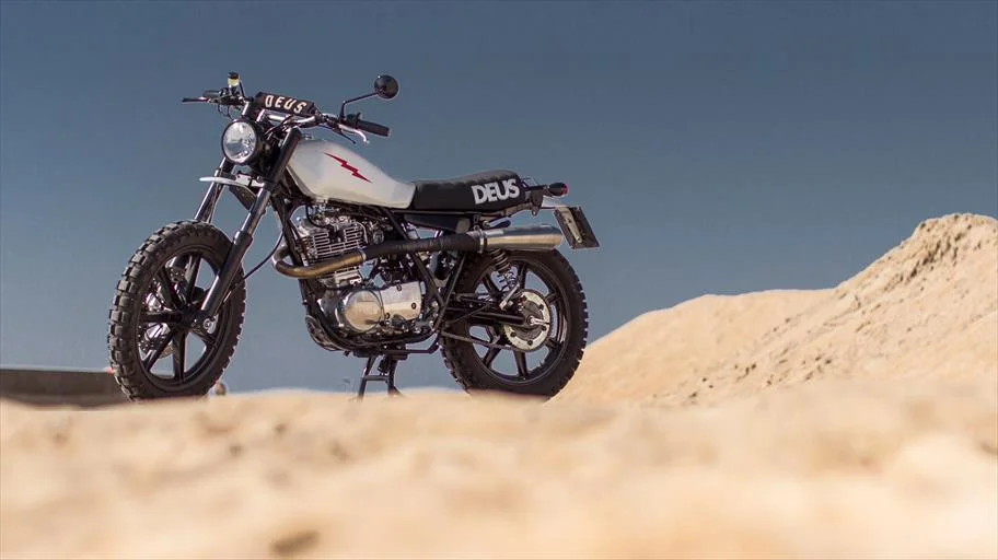 2015 Yamaha SR400 Lightening by Deus