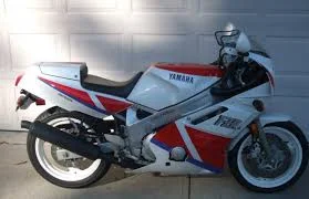1992 Yamaha FZR 600 (reduced effect #2)