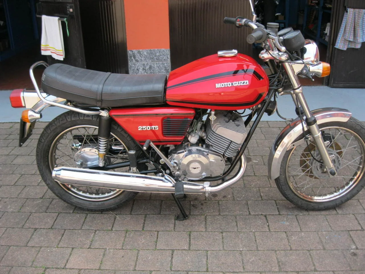 1975 Moto Guzzi 250 TS