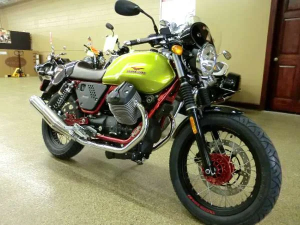 2015 Moto Guzzi V7 Racer Verde Legnano SE