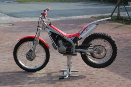 2004 Beta REV 80