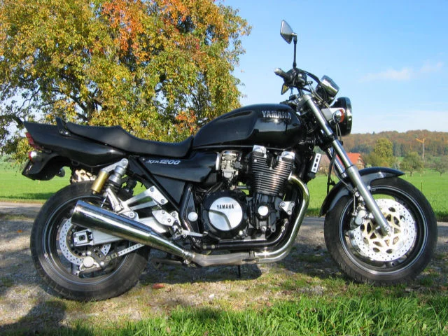 1998 Yamaha XJR 1200
