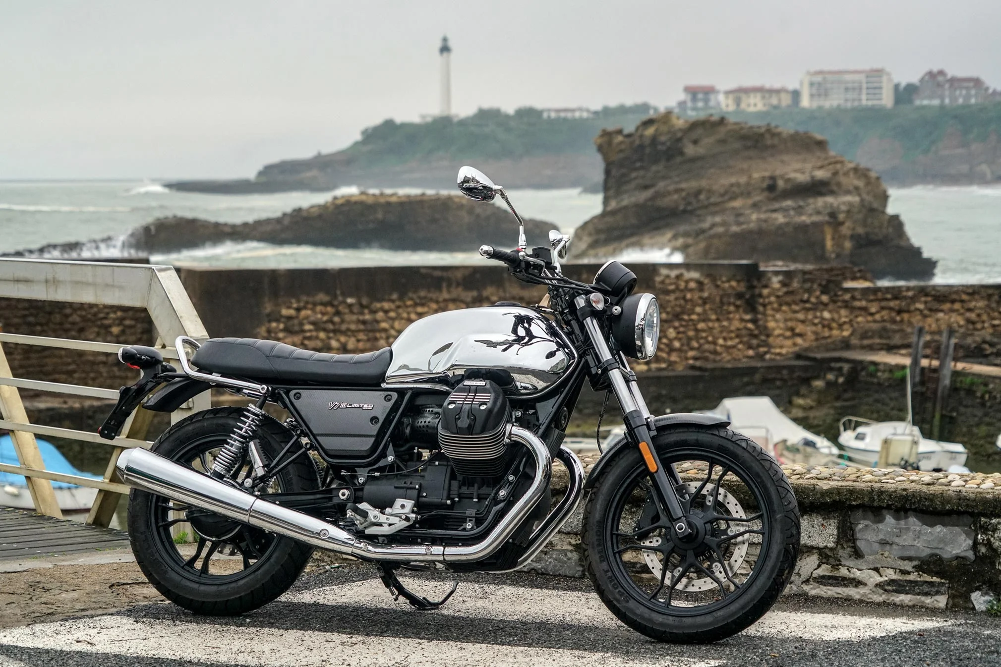 2019 Moto Guzzi V7 III Carbon Shine