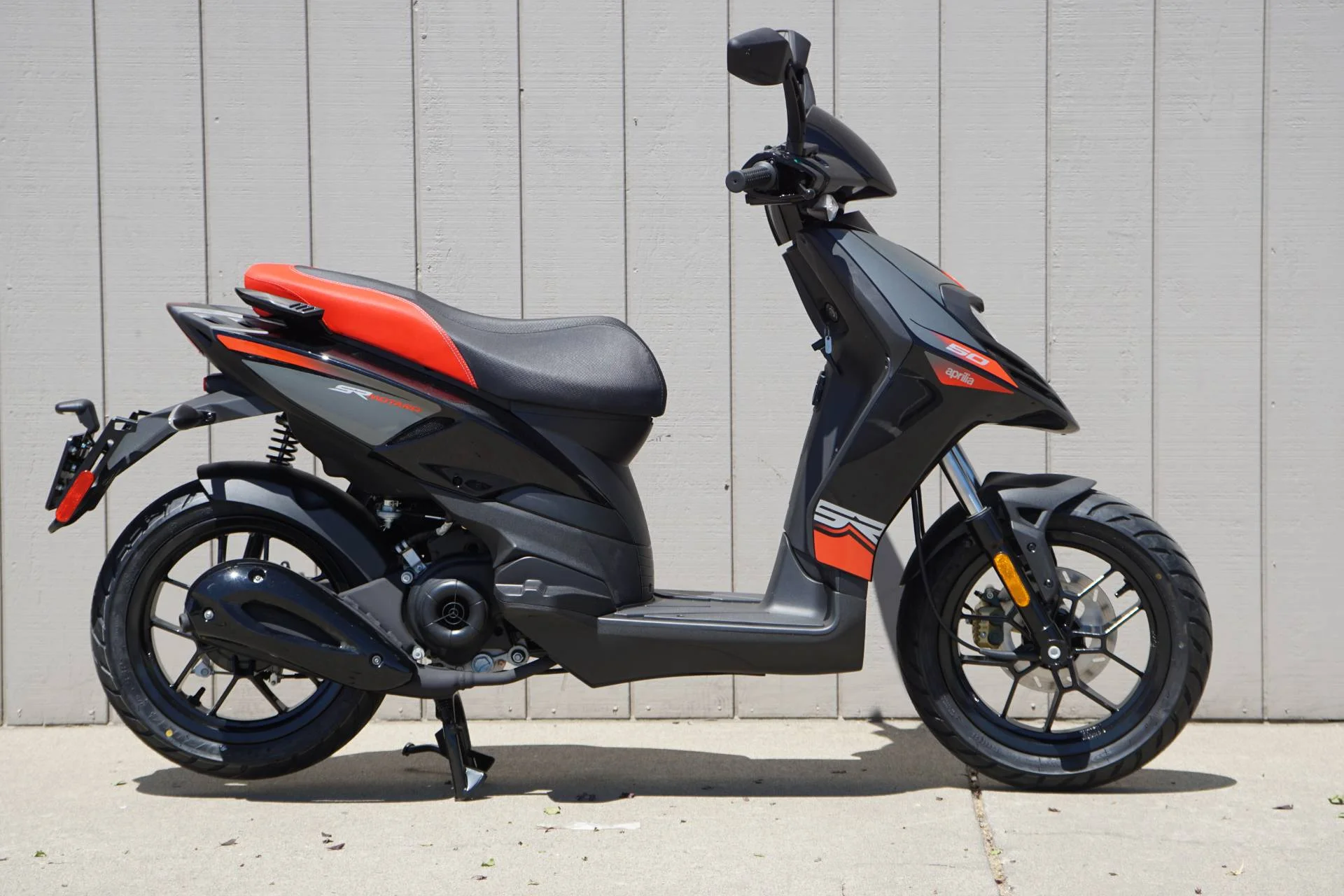2017 Aprilia SR Motard 50