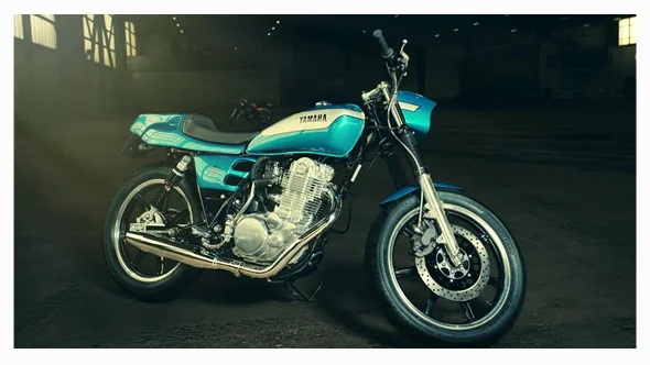 2015 Yamaha SR400 Stallion and Bronco
