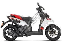 2020 Aprilia SR Motard 125