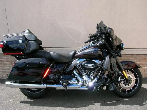 2010 Harley-Davidson FLHTCUSE CVO Ultra Classic Electra Glide Black