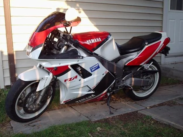 1992 Yamaha FZR 1000