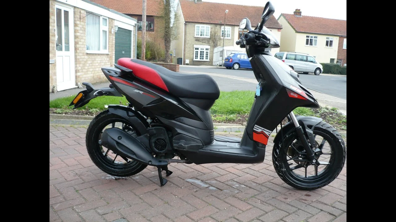 2016 Aprilia SR Motard 125