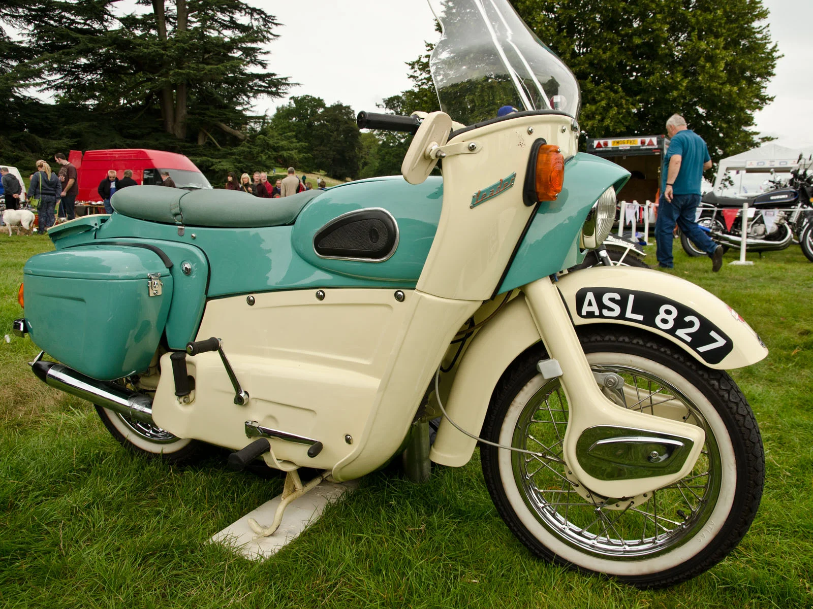 1960 Ariel Leader